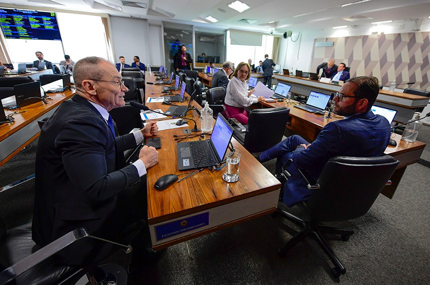À bancada:
senador Fabiano Contarato (PT-ES) - em pronunciamento;
senador Jorge Seif (PL-SC).
