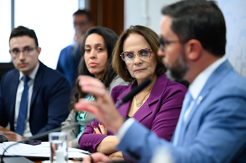 Mesa: 
fundador do Instituto Protegendo Cérebros, Salvando Futuros, Gabriel Fernando Todeschi Variane;
mãe de uma criança que recebeu tratamento especializado em uma UTI Neonatal, Michele Manzoni;
presidente eventual da CAS, senadora Damares Alves (Republicanos-DF);
diretor do Departamento de Atenção Hospitalar, Domiciliar e de Urgência do Ministério da Saúde, Fernando Augusto Marinho dos Santos Figueira, em pronunciamento.