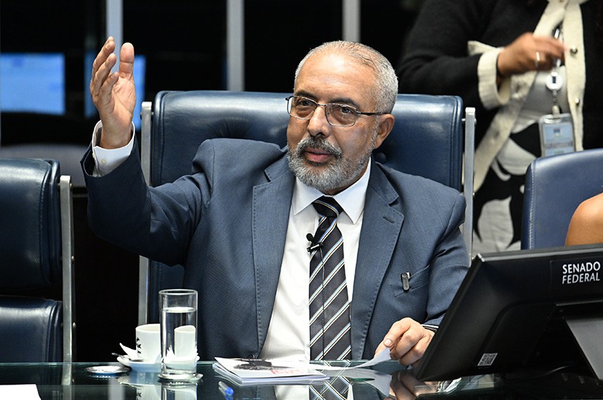 À mesapresidente e requerente desta sessão, senador Paulo Paim (PT-RS);
secretária desta sessão.