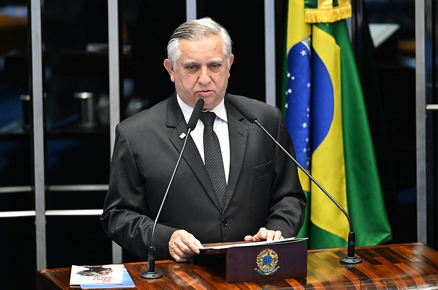Senador Izalci Lucas (PL-DF) em discurso à tribuna.