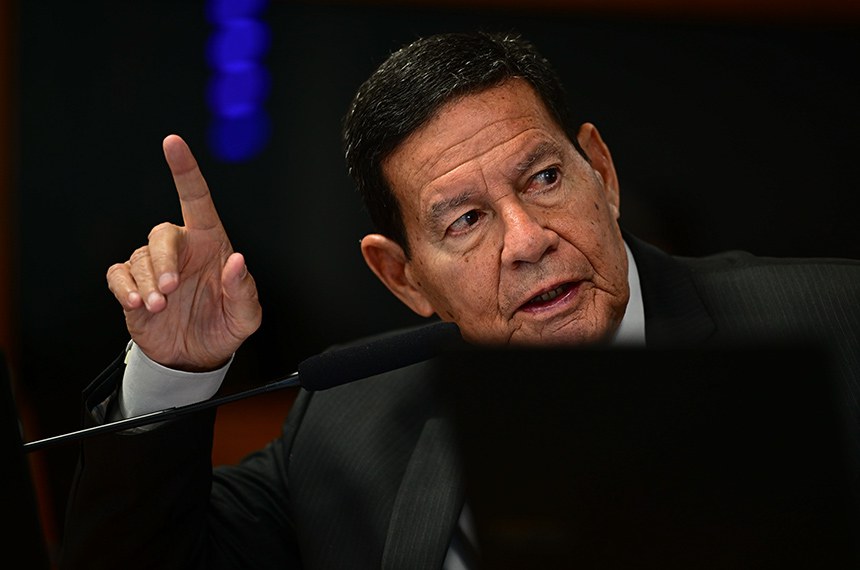 Em pronunciamento, à bancada, senador Hamilton Mourão (Republicanos-RS).