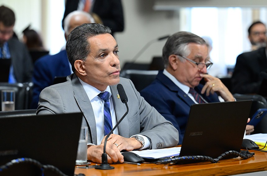 Em pronunciamento, à bancada, relator do PLP 143/2019, senador Mecias de Jesus (Republicanos-RR).