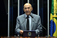 Confúcio Moura defende aprovação do Sistema Nacional de Educação