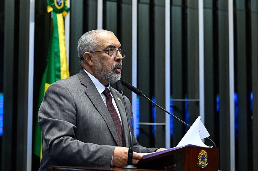 Em discurso, à tribuna, senador Paulo Paim (PT-RS).