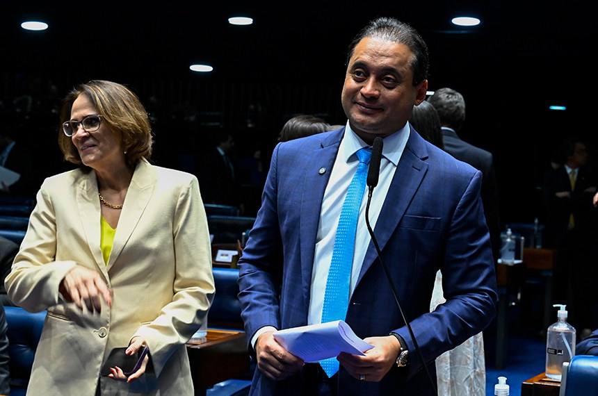 À bancada, em pronunciamento, senador Weverton (PDT-MA).