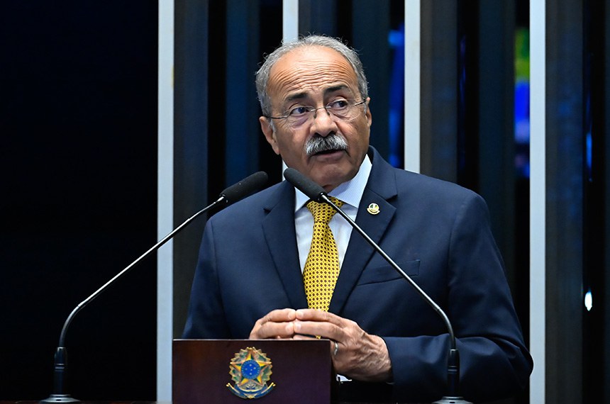 Em discurso, à tribuna, senador Chico Rodrigues (PSB-RR).