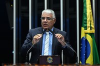 Girão diz que base de Lula promove 'blindagem' na CPMI do INSS