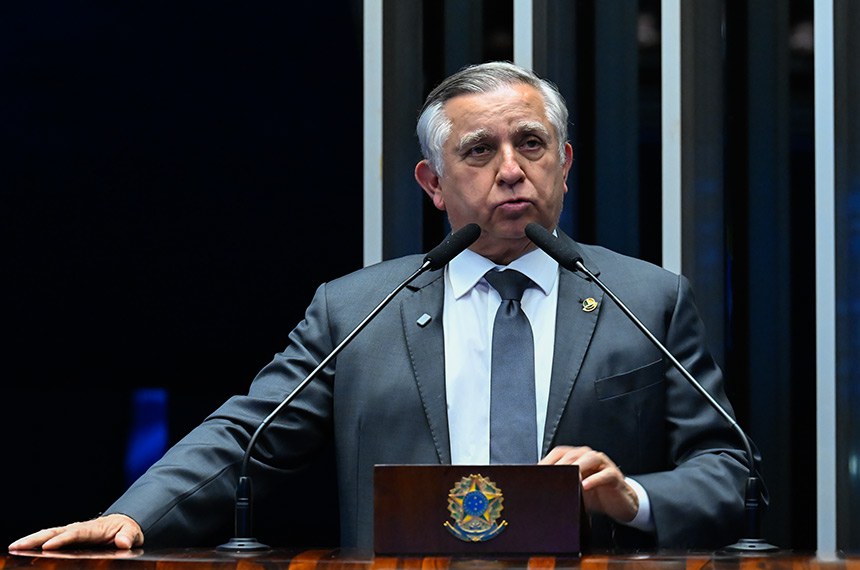 Em discurso, à tribuna, senador Izalci Lucas (PL-DF).