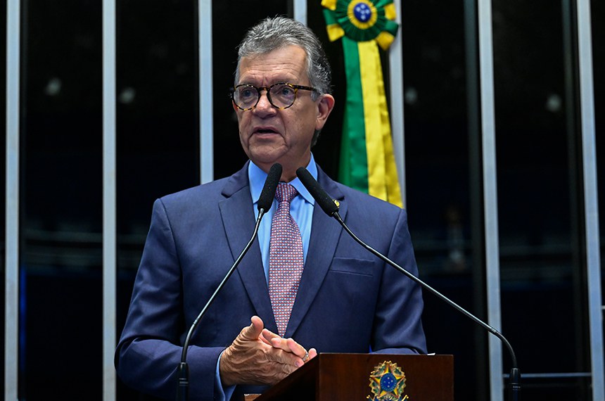 À tribuna, em discurso, senador Laércio Oliveira (PP-SE). 