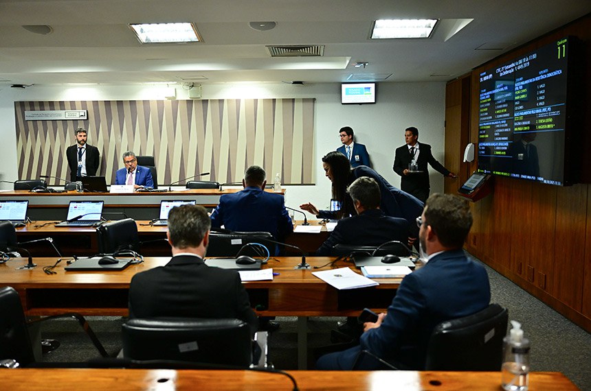 Mesa: 
presidente da CTFC, senador Dr. Hiran (PP-RR).