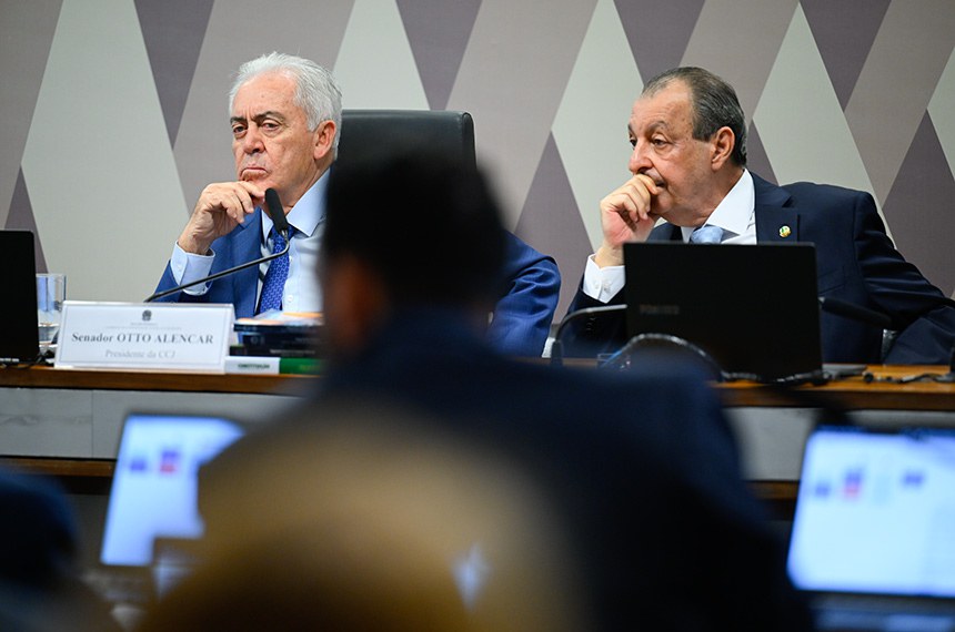 Mesa: 
presidente da CCJ, senador Otto Alencar (PSD-BA); 
senador Omar Aziz (PSD-AM).