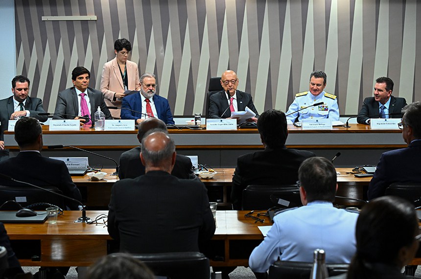 Mesa: 
presidente da Câmara de Vereadores de Itajaí/SC, vereador Fernando Pegorini; 
deputado Claudio Cajado (PP-BA); 
subprocurador-geral da República, Augusto Aras; 
senador Esperidião Amin (PP-SC); 
almirante de Esquadra da Marinha do Brasil, almirante Bettega; 
deputado Cobalchini (MDB-SC). 