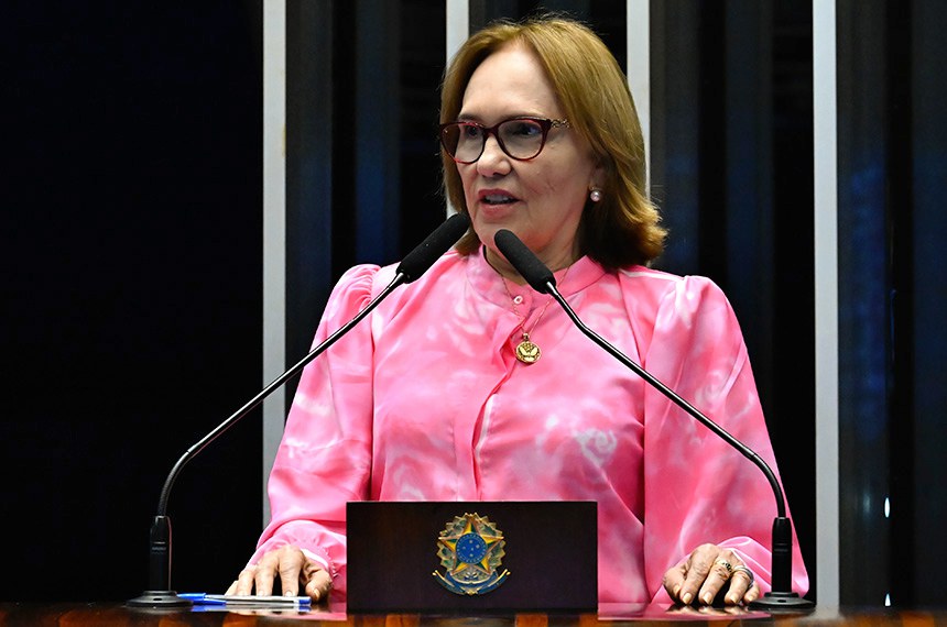 Em discurso, à tribuna, senadora Zenaide Maia (PSD-RN).