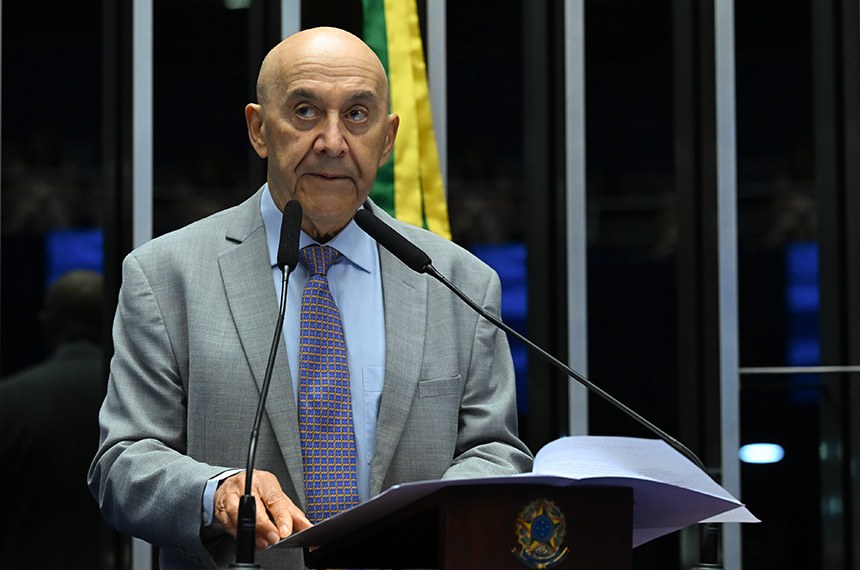 À tribuna, em discurso, senador Confúcio Moura (MDB-RO). 