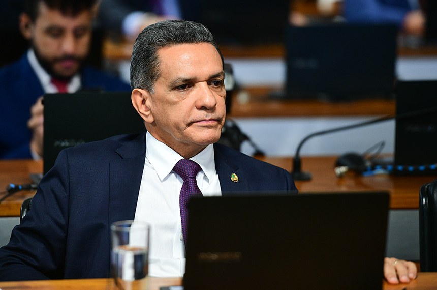À bancada, senador Mecias de Jesus (Republicanos-RR).