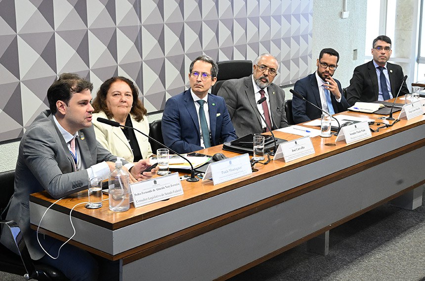 Painel exibe vídeo.