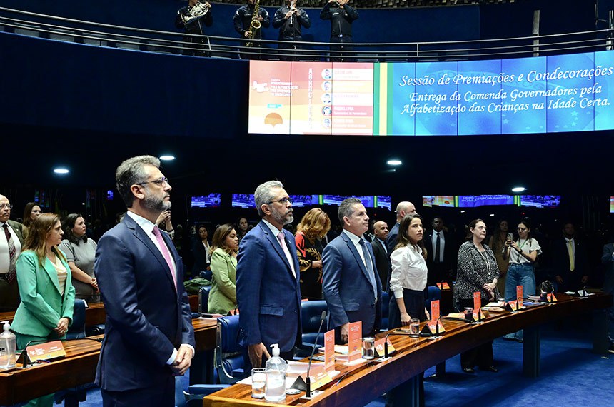 Agraciados na sessão:
governador do Amapá, Clécio Luís; 
governador do Ceará, Elmano de Freitas; 
governador de Mato Grosso, Mauro Mendes; 
governadora de Pernambuco, Raquel Lyra; 
governador de Minas Gerais, Romeu Zema.