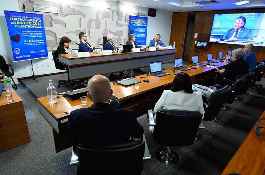 Mesa: 
superintendente da Santa Casa de São Paulo, Maria Dulce Garcez Leme Cardenuto;
diretor do Departamento de Estratégias para a Expansão e a Qualificação da Atenção Especializada do Ministério da Saúde, Rodrigo Alves Torres Oliveira;
presidente eventual da CAS, senador Astronauta Marcos Pontes (PL-SP);
provedor da Santa Casa Belo Horizonte, Roberto Otto Augusto de Lima;
presidente da Confederação das Santas Casas e Hospitais Filantrópicos (CMB), Mirocles Campos Véras Neto.