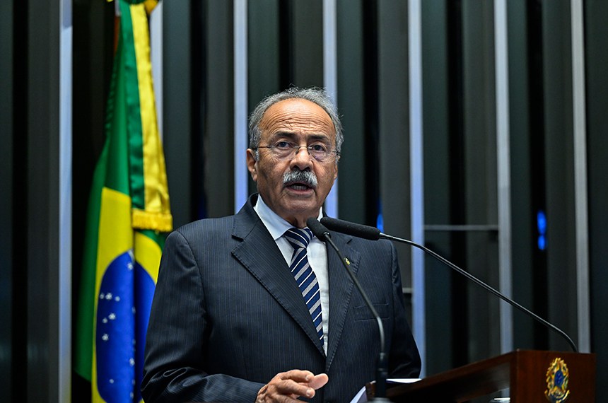 À tribuna, em discurso, senador Chico Rodrigues (PSB-RR). 
