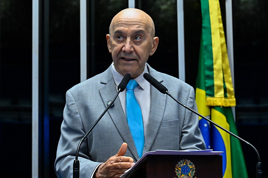 Em discurso, à tribuna, senador Confúcio Moura (MDB-RO).