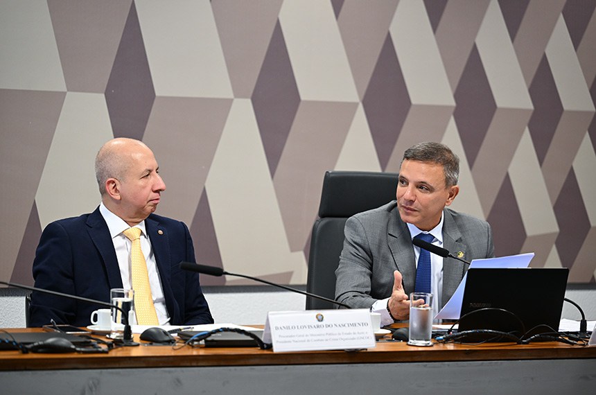 Mesa: 
procurador-geral do Ministério Público do Estado do Acre; e Presidente Nacional de Combate ao Crime Organizado (GNCOC), Danilo Lovisaro do Nascimento; 
presidente em exercício da CCJ, senador Marcio Bittar (PL-AC).