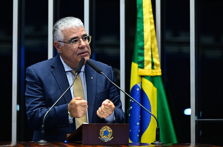 Em discurso, à tribuna, senador Eduardo Girão (Novo-CE).
