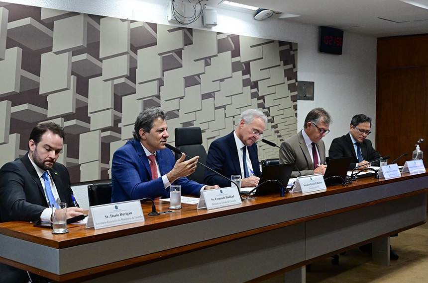 Mesa: 
secretário-executivo do Ministério da Fazenda, Dario Durigan;
ministro de Estado da Fazenda, Fernando Haddad;
presidente da CAE, senador Renan Calheiros (MDB-AL);
vice-presidente da CAE, senador Laércio Oliveira (PP-SE).
secretário especial da Receita Federal do Brasil, Robinson Sakiyama Barreirinhas..
