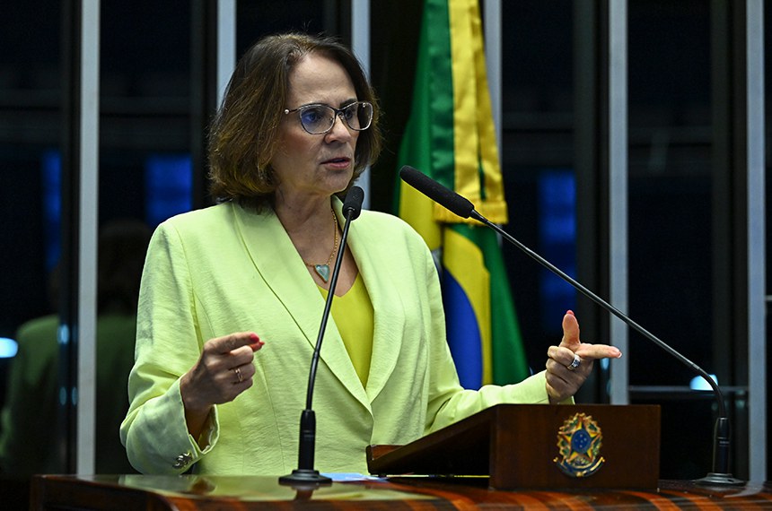 Senadora Damares Alves (Republicanos-DF) em discurso à tribuna.
