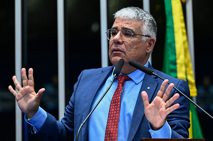 Em discurso, à tribuna, senador Eduardo Girão (Novo-CE).