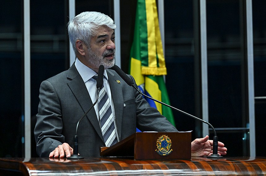 Em discurso, à tribuna, senador Humberto Costa (PT-PE).