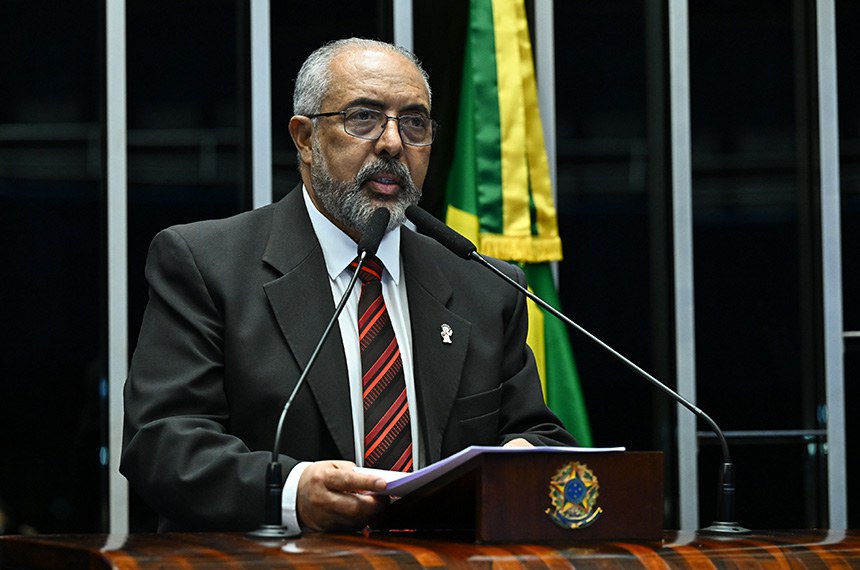Em discurso, à tribuna, senador Paulo Paim (PT-RS).