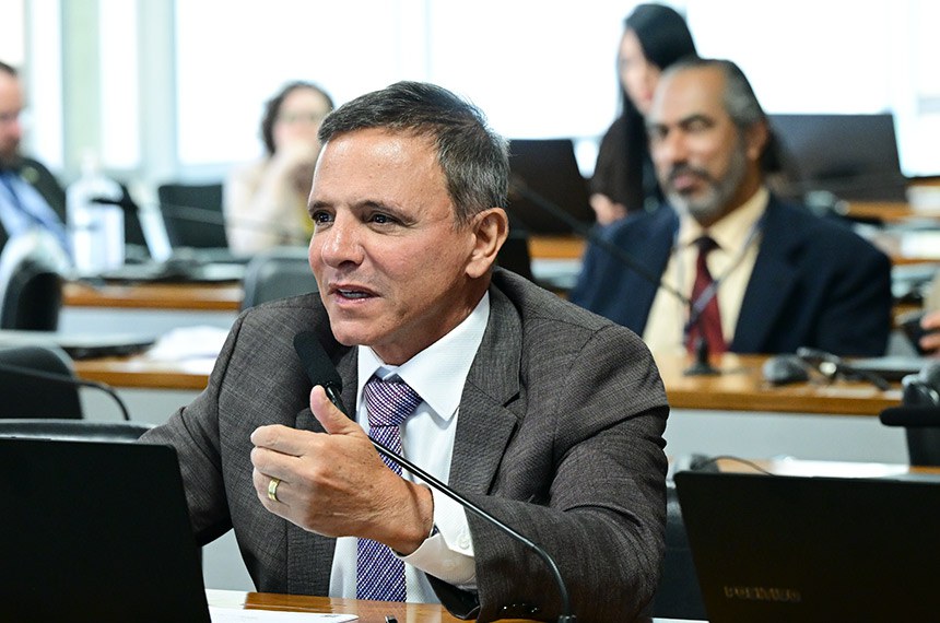 À bancada, em pronunciamento, relator do PL 6.050/2023, senador Marcio Bittar (União-AC).