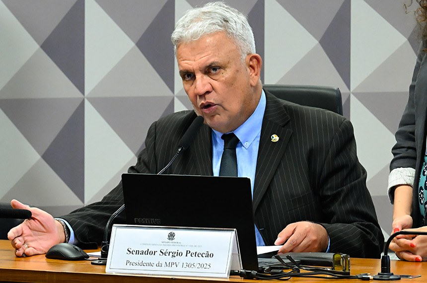 À mesa, em pronunciamento, presidente da CMMPV 1.305/2025, senador Sérgio Petecão (PSD-AC).