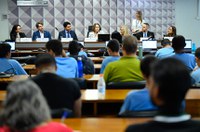 Debatedores discutem inclusão social e próteses para pessoas com deficiência