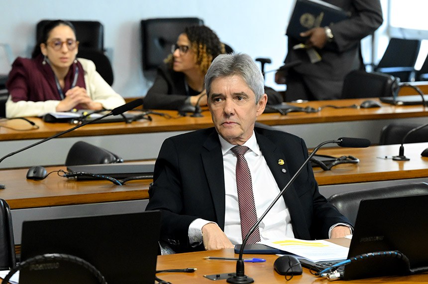 Mesa: 
presidente da CRA, senador Zequinha Marinho (Podemos-PA).