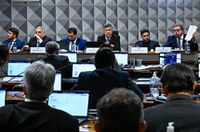 Ex-presidente de associação se cala na CPMI e parlamentares falam em prisão