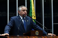 Izalci defende devolução de recursos desviados ao INSS