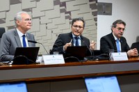 Renan anuncia mudanças em projeto sobre isenção de Imposto de Renda