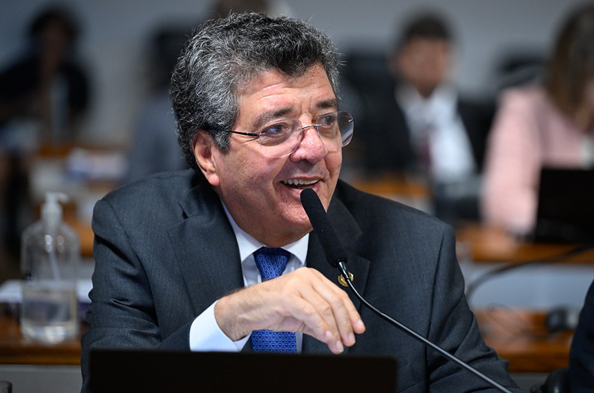 Em pronunciamento, à bancada, relator do PL 2.133/2023, senador Fernando Farias (MDB-AL).