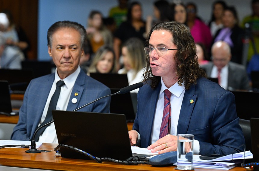 Bancada:
senador Veneziano Vital do Rêgo (MDB-PB) em pronunciamento; 
senador Pedro Chaves (MDB-GO).
