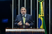 Flávio Arns defende suspensão de decreto do governo sobre educação de PcDs