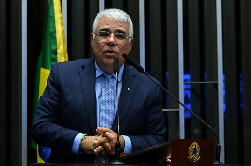 Em discurso, à tribuna, senador Eduardo Girão (Novo-CE).