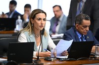 Misoginia deve ser tratada como crime de discriminação, aprova CCJ