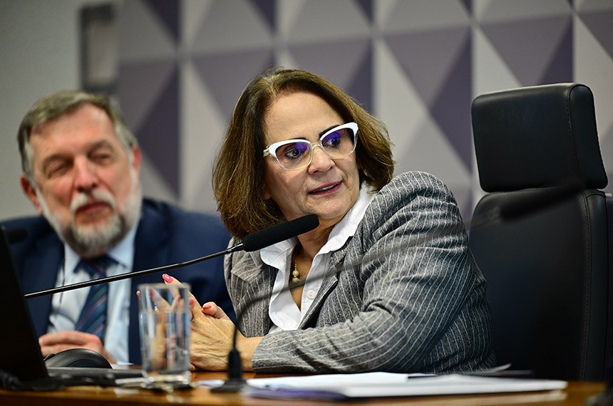Mesa: 
senador Flávio Arns (PSB-PR);
presidente da CDH, senadora Damares Alves (Republicanos-DF), conduz reunião. 