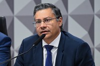 CPMI: ex-procurador nega envolvimento em fraudes e silencia sobre pressões