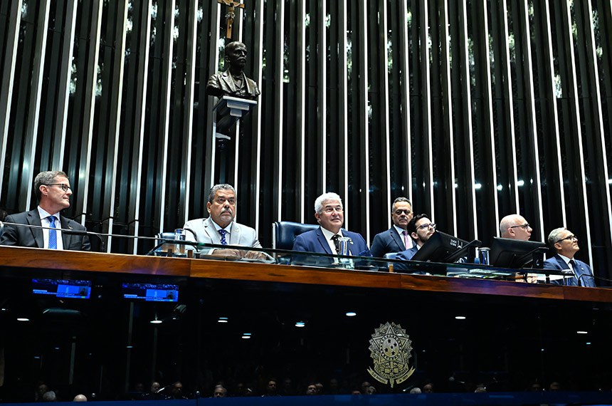 Mesa: 
reitor do Instituto Tecnológico de Aeronáutica (ITA), representando a formação científica e tecnológica na aviação brasileira, Antonio Guilherme de Arruda Lorenzi; 
senador Dr. Hiran (PP-RR);
presidente e requerente desta sessão, senador Astronauta Marcos Pontes (PL-SP);
secretário desta sessão;
tenente-brigadeiro do ar e comandante da Força Aérea Brasileira, Marcelo Kanitz Damasceno;  
major-brigadeiro do ar e diretor da Agência Nacional de Aviação Civil (Anac), Ricardo de Souza Nascimento.