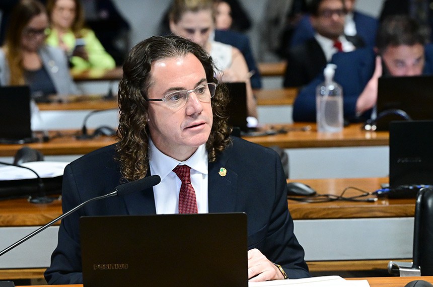 Em pronunciamento, à bancada, relator do PL 4967/2023, senador Veneziano Vital do Rêgo (MDB-PB).
