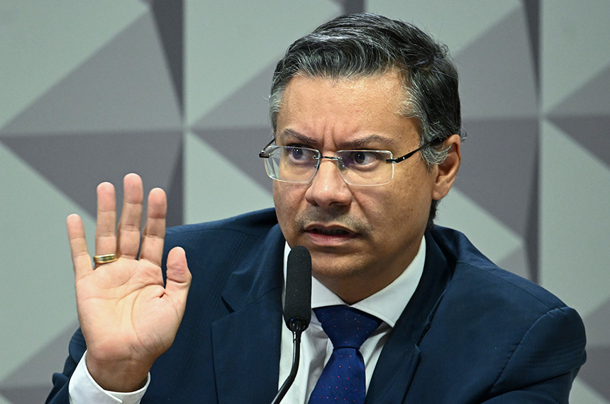 parlamentares veem conflito de interesses na atuação de ex-procurador — Senado Notícias