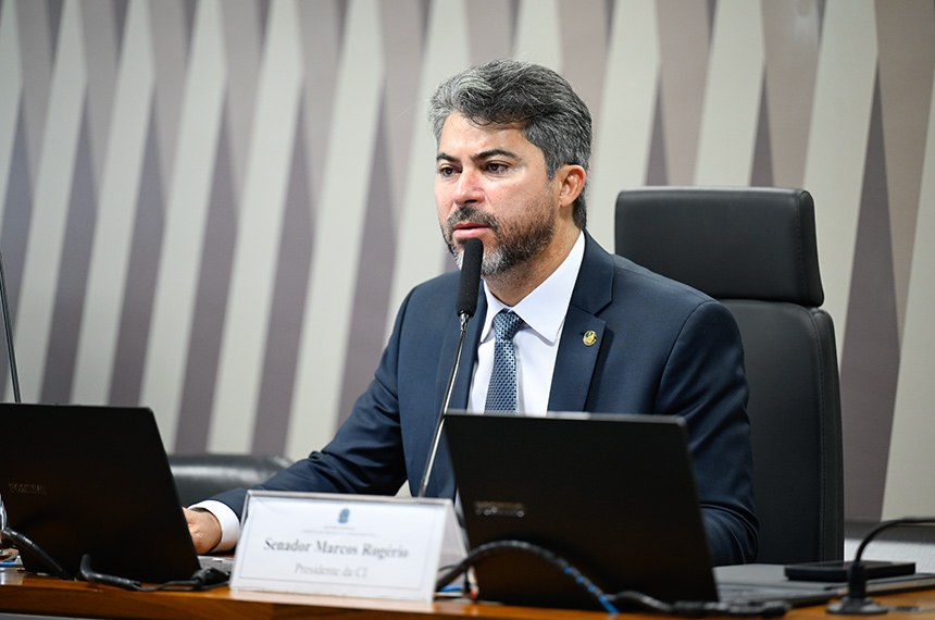 Mesa: 
presidente da CI, senador Marcos Rogério (PL-RO).