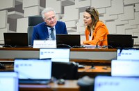 CAE aprova uso do Fundeb para pagar profissional que atende aluno autista